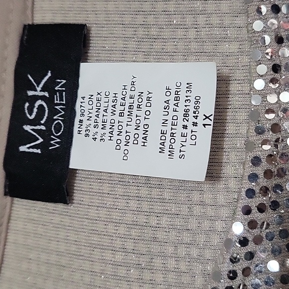 Blouse and pant set - Picture 5 of 7